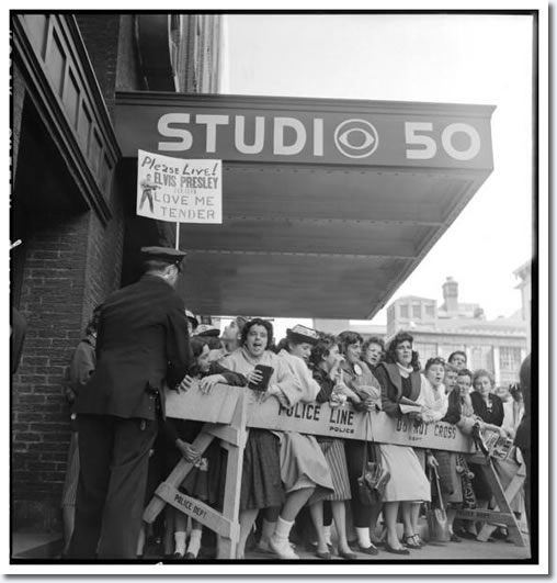 Crowds gather to see Elvis : October 28, 1956.