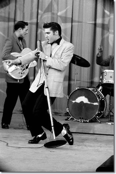 1956_june_5_milton_berle_show_elvis4.jpg