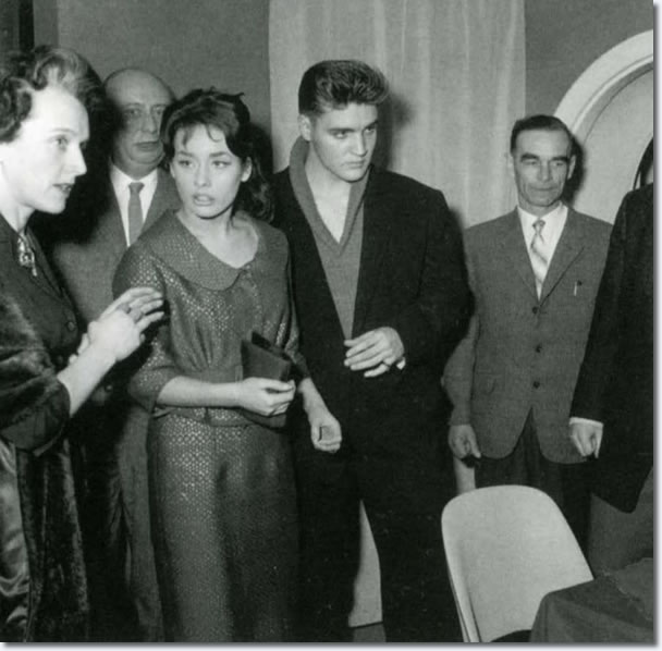 Elvis and Vera Tschechowa at the Eve Bar in Munich (March 1959).