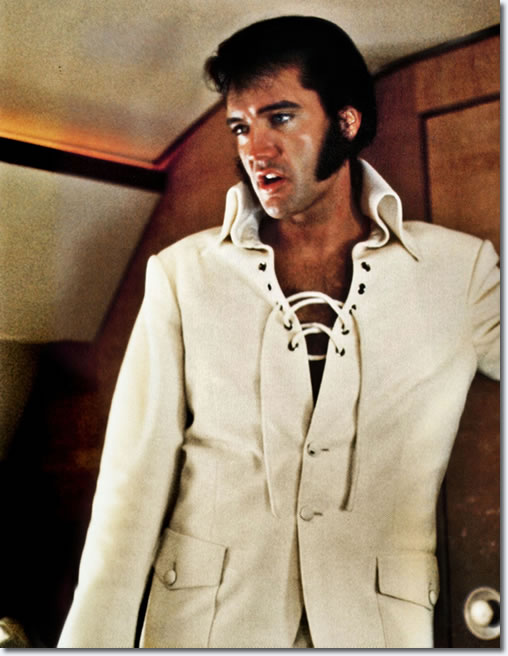 Elvis leaves Mobile at 3pm, flying home to Memphis so that he can complete a sheduled two-day recording session in Nashville before returning to the West Coast on September 24.
