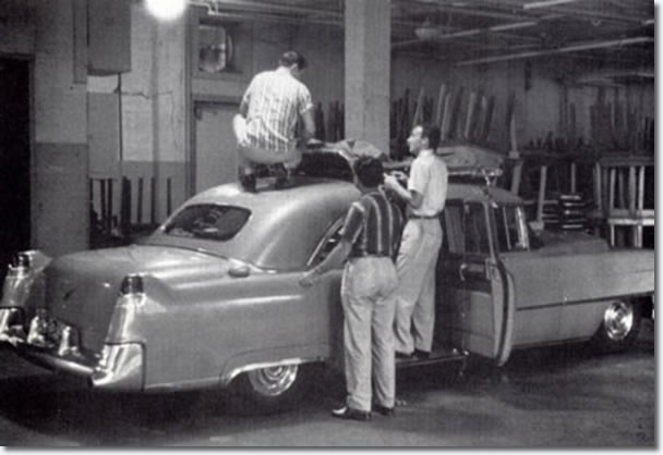 Scotty and the Jordanaires load up the car for the trip to the next gig.